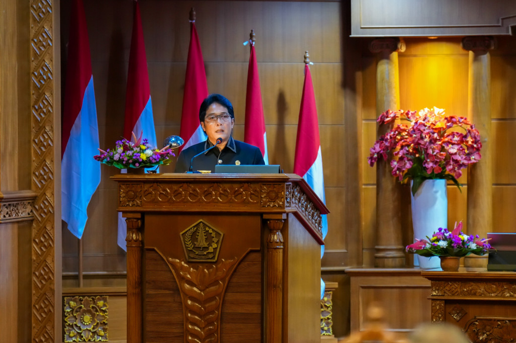 Rapat Paripurna DPRD Badung, Bupati Giri Prasta Sampaikan Penjelasan Raperda RTRW Badung 2025-2045